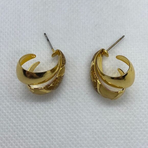💛 Vintage Gold Tone & Glitter Half Hoop Earrings - Picture 3 of 3